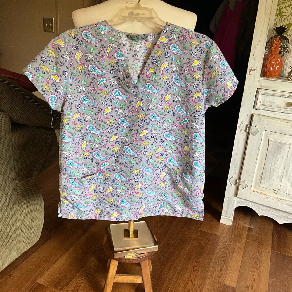 Wear for Care size large scrub top